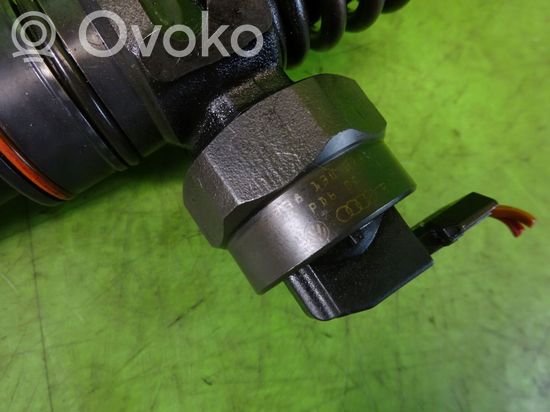 Audi A4 S4 B5 8D Fuel injector 03813073F