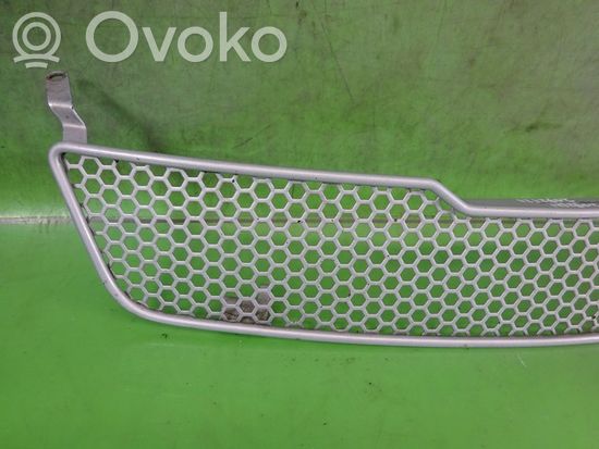 Volkswagen PASSAT B5 Front bumper upper radiator grill