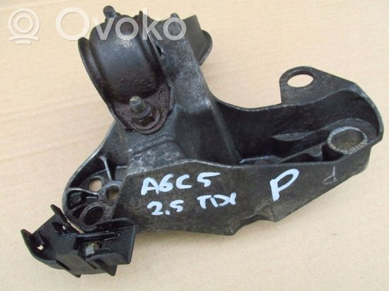 Audi A6 S6 C5 4B Engine mounting bracket 8E0199352D