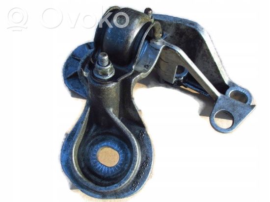 Audi A4 S4 B7 8E 8H Engine mounting bracket 8E0199351K