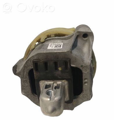 BMW 5 G30 G31 Engine mount bracket 6860491