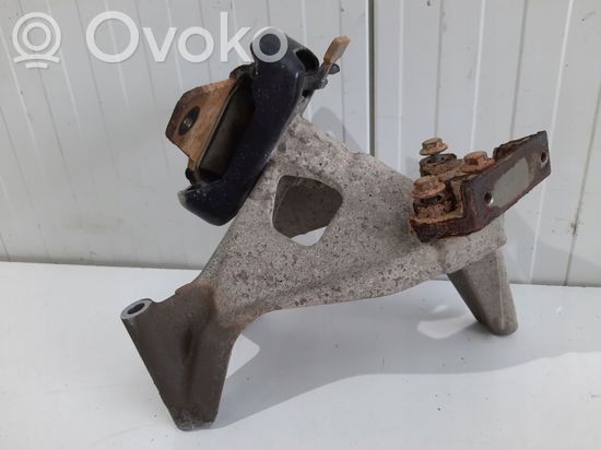 Volkswagen Amarok Engine mount bracket 2H0199256