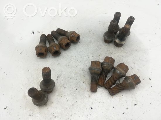 BMW 5 E39 Nuts/bolts NOCODE