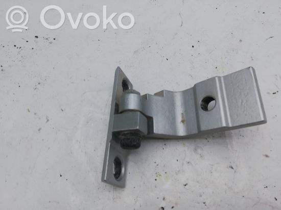 BMW 5 E60 E61 Rear door lower hinge 7068089