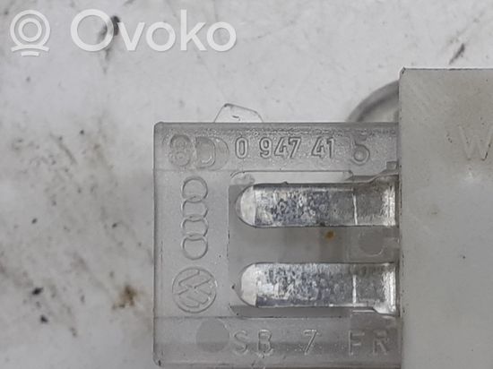 Audi A6 S6 C6 4F Front door interior light 8D0947415