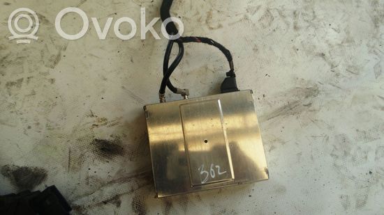 Audi A4 S4 B6 8E 8H Aerial antenna amplifier 8E0919895A
