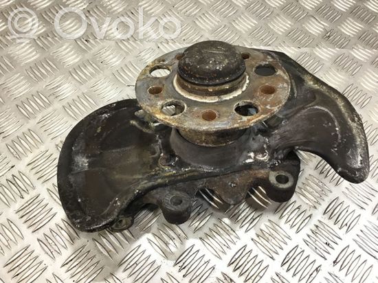 Mercedes-Benz C W204 Front wheel hub A2044200844