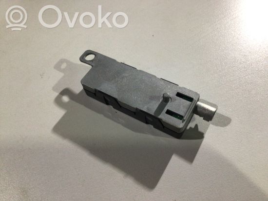 Volkswagen PASSAT B6 Aerial antenna amplifier 3C9035552