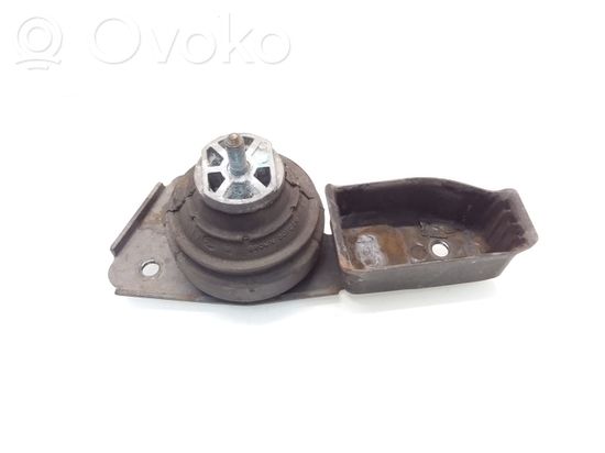Volkswagen Sharan Engine mount bracket
