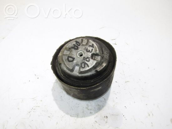Mercedes-Benz C W203 Engine mount bracket