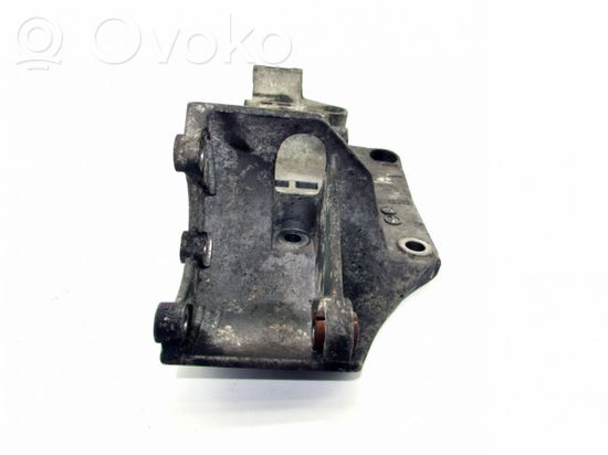 Volkswagen Multivan T5 Engine mounting bracket Nudaužytas