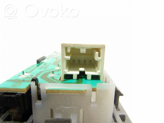 Volkswagen Touareg I Other interior light 7L0861687A