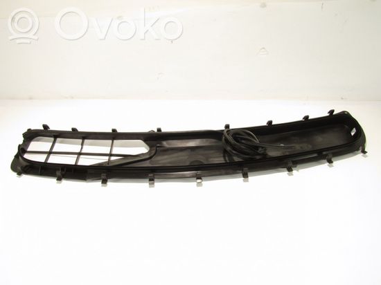 Mercedes-Benz S W220 Wiper trim 2208800105
