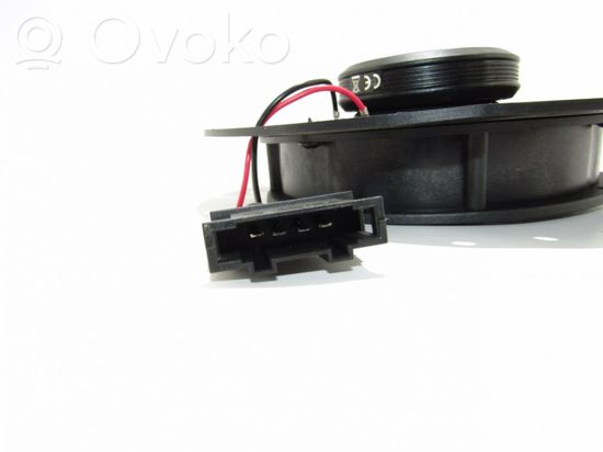 Volkswagen Touareg I Rear door speaker