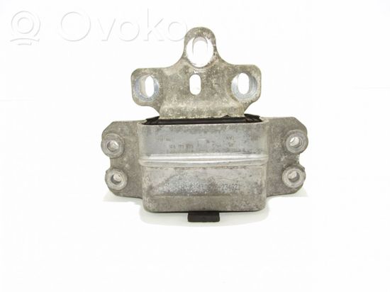 Volkswagen PASSAT B7 Engine mount bracket 3C0199555