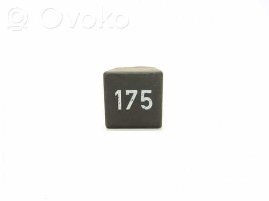 Audi A4 S4 B6 8E 8H Ignition relay 3A0927181