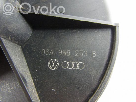 Volkswagen Golf V Secondary air pump 06A131333C