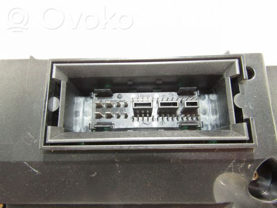Volkswagen Caddy Speedometer (instrument cluster) 2K0920841C
