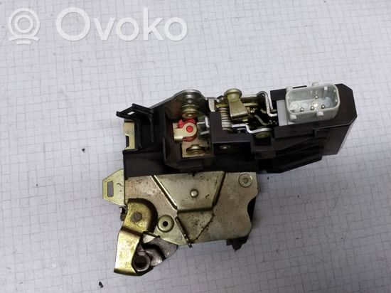 BMW 5 E39 Rear door lock 67118352165
