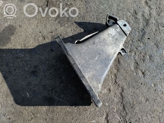 BMW 5 E39 Engine mounting bracket