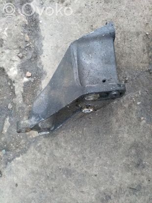 Volkswagen PASSAT B5 Engine mounting bracket