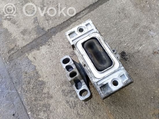 Volkswagen Golf IV Engine mount bracket