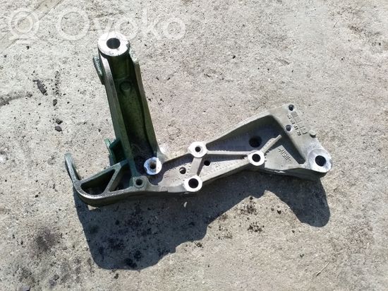 Volkswagen Touran I Engine mounting bracket