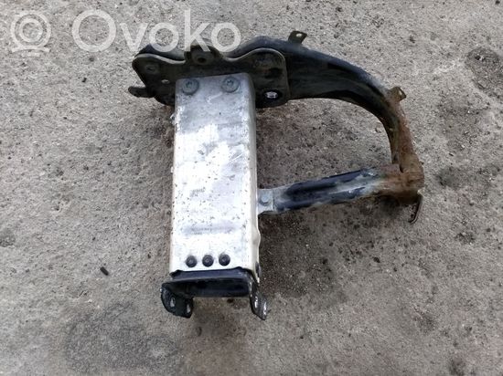 Mercedes-Benz E W211 Front bumper cross member