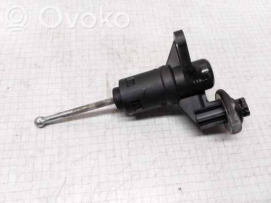 Audi A4 S4 B7 8E 8H Clutch slave cylinder 8E1721401AJ