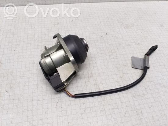 BMW 5 E39 Tailgate exterior lock 83636999