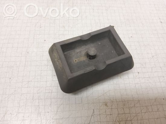 BMW 5 E39 Jacking socket point 7001650