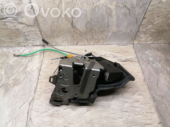 BMW 5 E39 Rear door lock 8235126