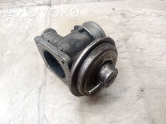 BMW 5 E39 EGR valve 7785452