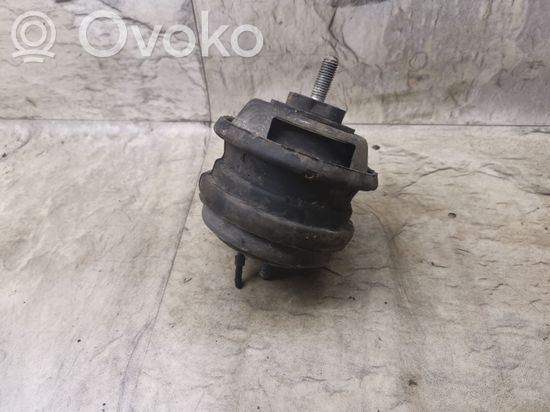 BMW 5 E39 Engine mount bracket