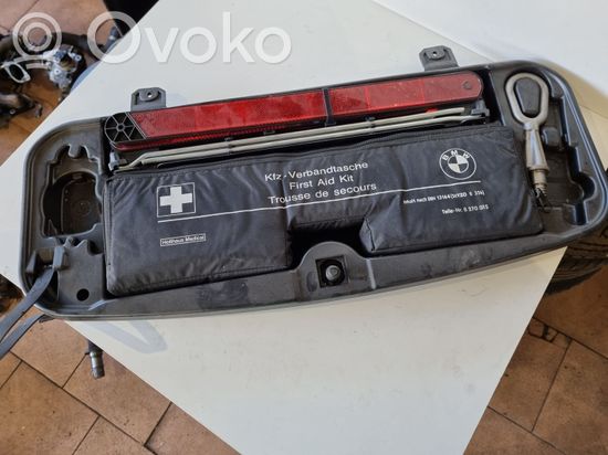 BMW 5 E60 E61 First aid kit 6761420 71116761420