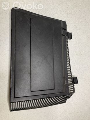 BMW 5 E39 Cabin air micro filter cap 643183647739