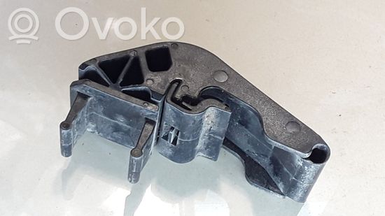 BMW 7 E38 Radiator mount bracket
