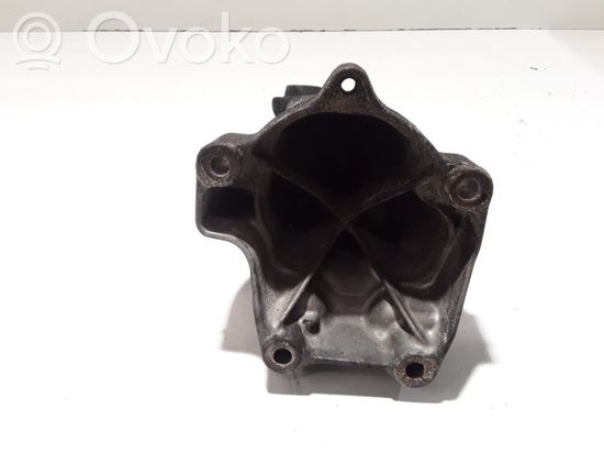 Mercedes-Benz E W212 Engine mounting bracket