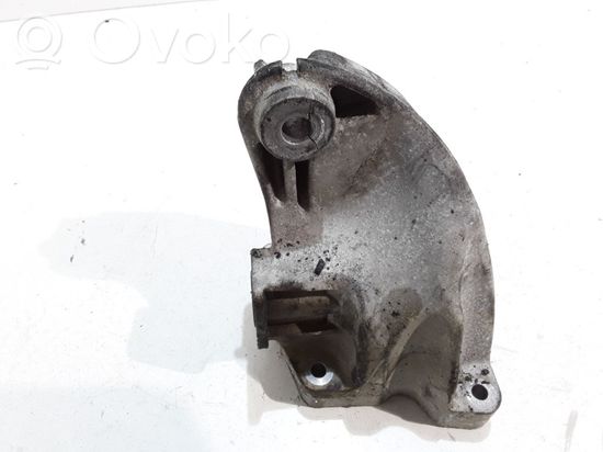 Mercedes-Benz E W212 Engine mounting bracket