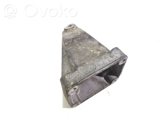Mercedes-Benz C W203 Engine mounting bracket