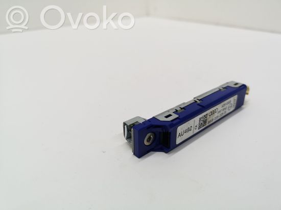Audi A4 S4 B9 Aerial antenna amplifier 8W9035225B 52510023