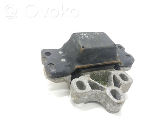 Volkswagen Golf V Engine mount bracket