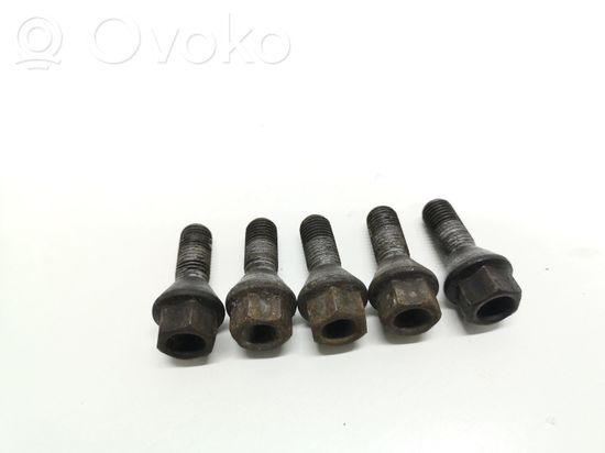 BMW 3 E90 E91 Nuts/bolts