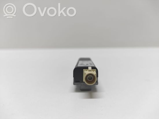 Volkswagen Golf VI Aerial antenna amplifier 5K0035552