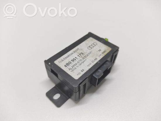 Audi A4 S4 B5 8D Alarm control unit/module 4B0951173