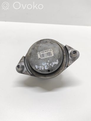 Mercedes-Benz E W212 Engine mount bracket A2042400317Q5