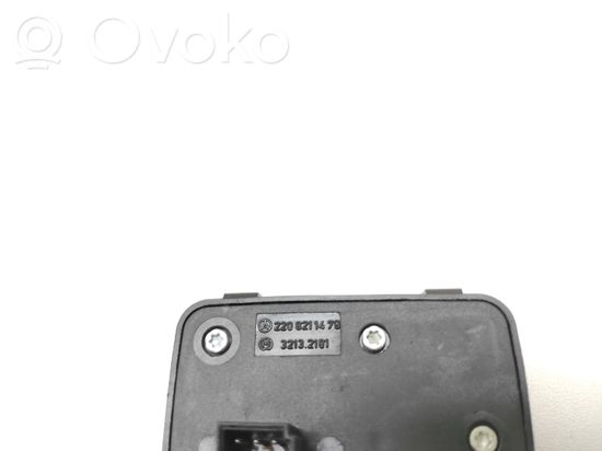 Mercedes-Benz C W205 Tailgate/boot open switch button 2208211479