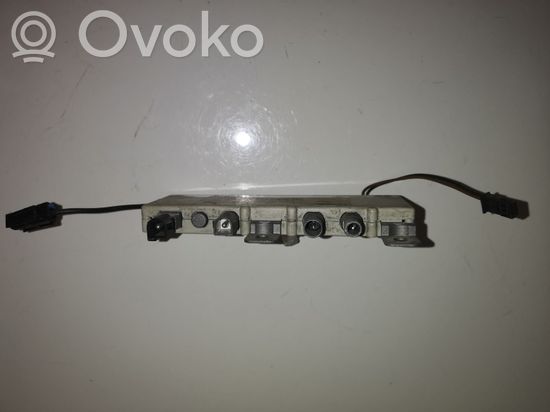 BMW 5 E39 Aerial antenna amplifier 65256906082
