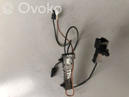Mercedes-Benz E A207 Aerial antenna amplifier A2048708490