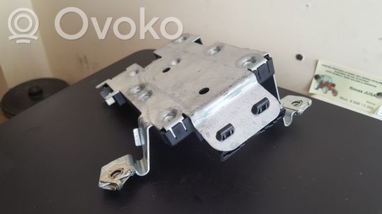 Audi A3 S3 8P Aerial antenna amplifier 8P0035225D